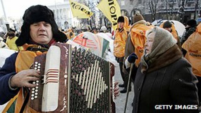 Митингующие в Киеве на старте Оранжевой революции