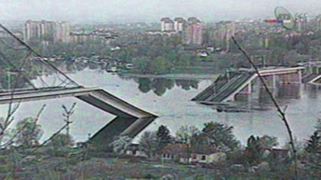 Разбомбленный мост через Дунай