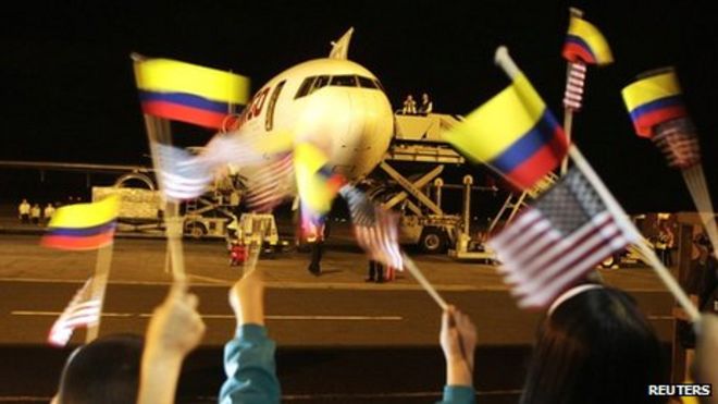 Первый груз колумбийских цветов отправляется из Боготы в Майами в соответствии с соглашением о свободной торговле между двумя странами 14 мая 2012 года