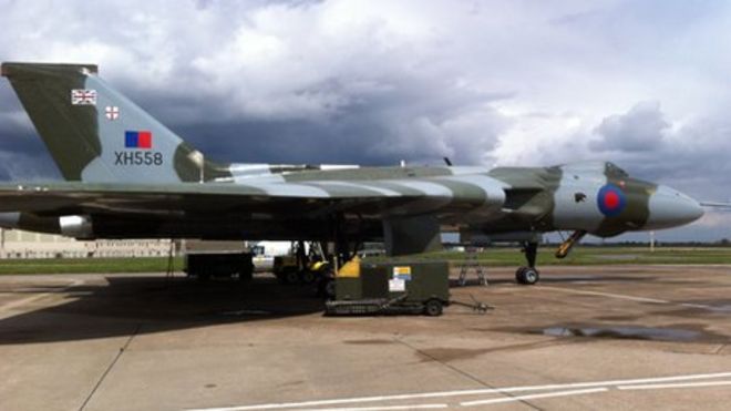 Vulcan XH558 в аэропорту Робин Гуда