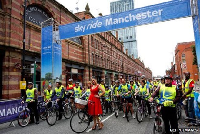 Велосипедное мероприятие Sky Ride в центре Манчестера