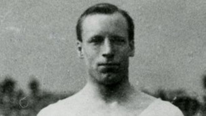 Эрик Лидделл выиграл золотую медаль на Олимпийских играх 1924 года в Париже