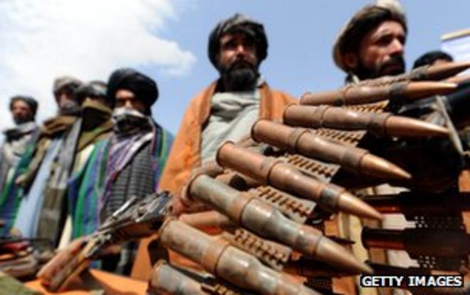 Бывшие бойцы Талибана демонстрируют свое оружие, Герат, 2012