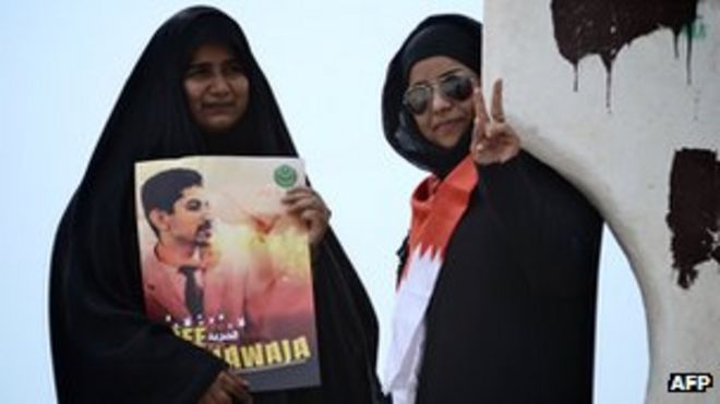 Бахрейнские шииты протестуют с плакатом несостоявшегося активиста Абдулхади аль-Хаваджа