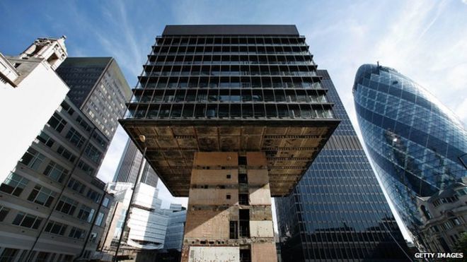 15-этажное здание P & O в лондонском Сити было снесено снизу вверх