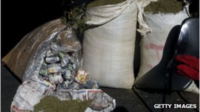 Файл изображения мешков с конфискованной марихуаной в Кейптауне