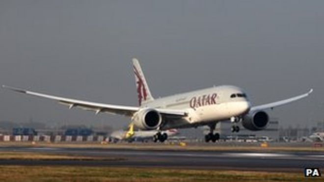 Boeing 787 Dreamliner авиакомпании Qatar Airways приземляется в лондонском аэропорту Хитроу