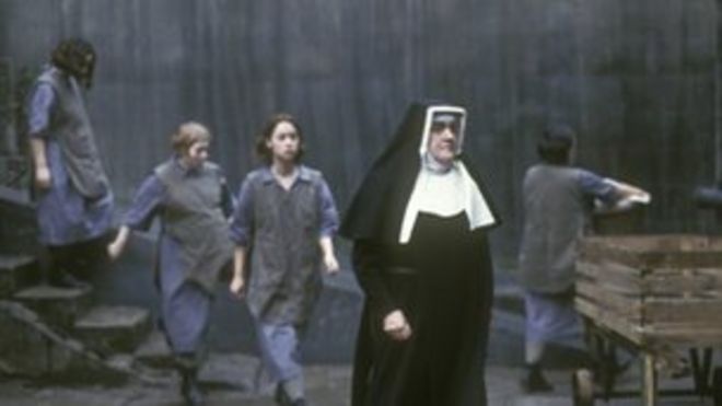 Кадр из драмы грешников BBC о жизни в прачечной Магдалины