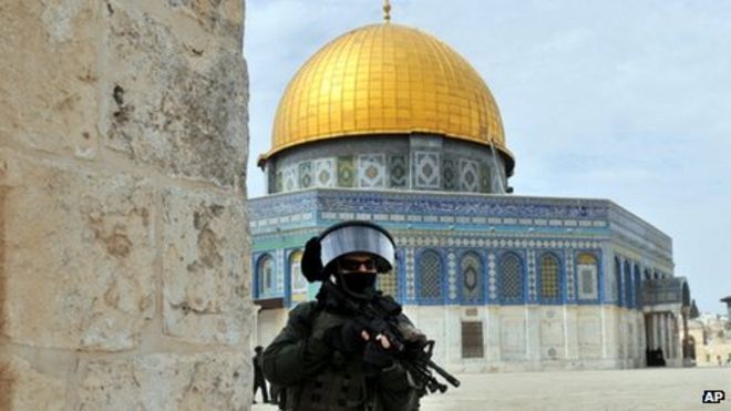 Член израильских сил безопасности у Купола Скалы в Иерусалиме (8 марта 2013 г.)