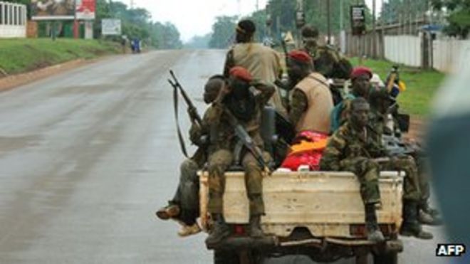 Селека повстанцы патрулируют Банги 25 марта 2013 года, на следующий день после изгнания президента Франсуа Бозизе