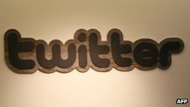 Логотип Twitter в штаб-квартире компании в Сан-Франциско