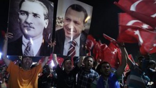 Сторонники премьер-министра Турции митинг