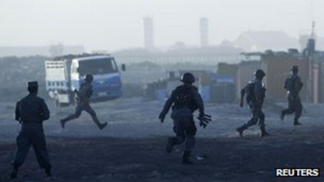 Афганские войска сражаются с боевиками возле кабульского аэропорта