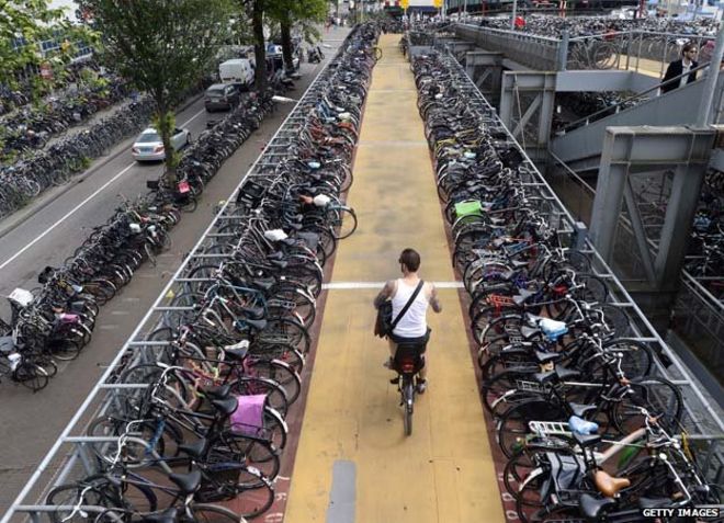 Велопарк на центральной станции Амстердама