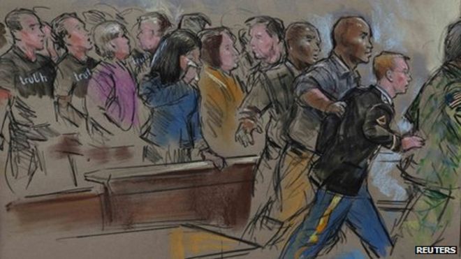 Солдат США Брэдли Мэннинг изображен на наброске зала суда в Футах. Мид в Мэриленде 21 августа 2013 г.
