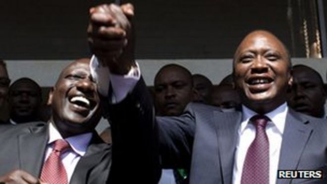 Уильям Руто и президент Ухуру Кеньятта (справа)