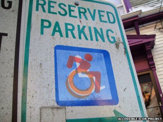 Знак парковки с новым символом, наложенным на старый символ
