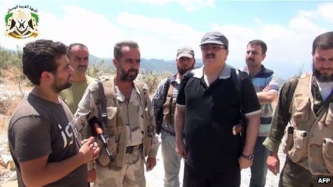 Видео, якобы показывающее, как генерал Салим Идрис посещает боевиков в провинции Латакия (11 августа 2013 года)