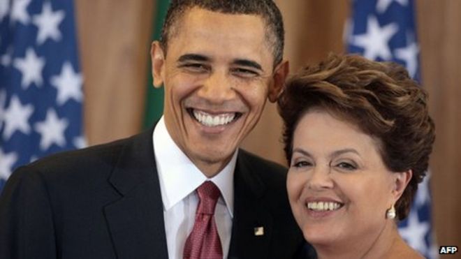 Президент США Барак Обама и президент Бразилии Дилма Руссефф позируют во время совместной пресс-конференции во Дворце Планалто в Бразилиа 19 марта 2011 года