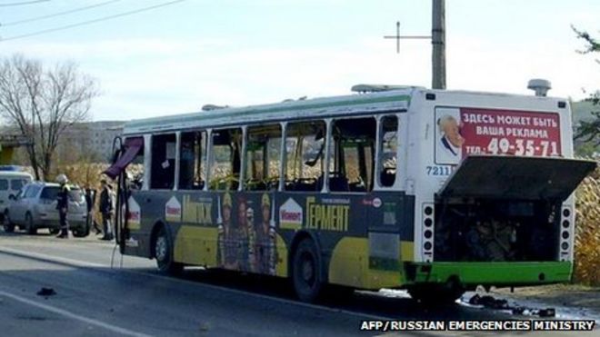 Поврежденный российский автобус в Волгограде, 21 октября