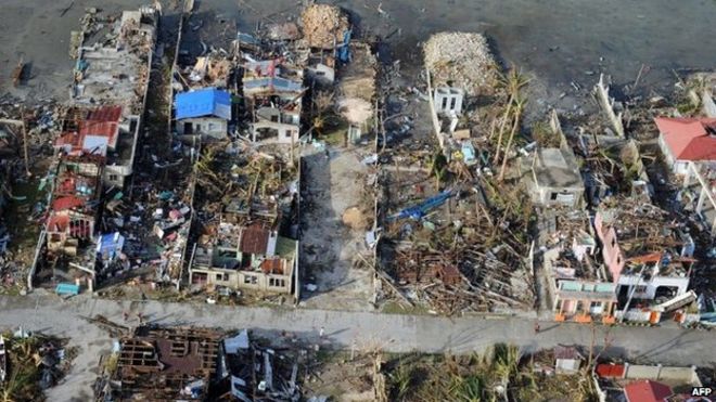 Разрушенные дома, пораженные тайфуном Хайян в городе Гуйуан в провинции Восточный Самар, центральные Филиппины 11 ноября 2013 г.