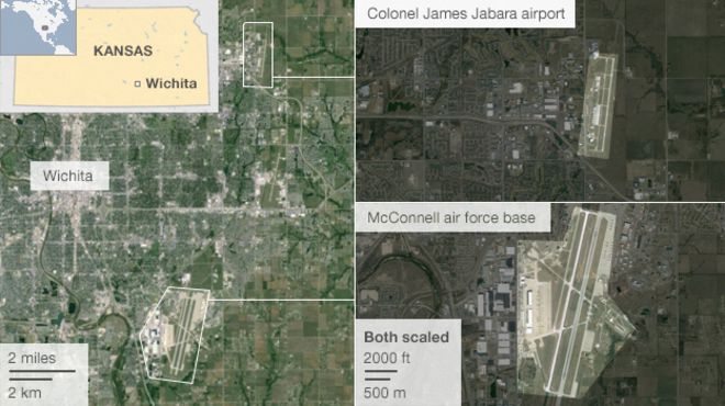 Спутниковое изображение, показывающее расположение и разницу в размерах двух аэропортов