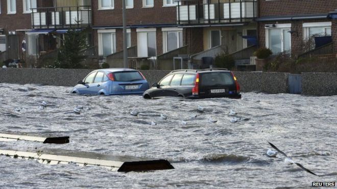 Затопленная улица в Хельсингборге, южная Швеция, 6 декабря 13