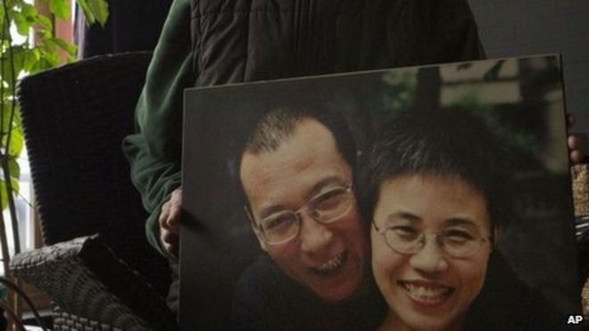 Фото из архива: фотография лауреата Нобелевской премии мира Лю Сяобо и его жены Лю Ся
