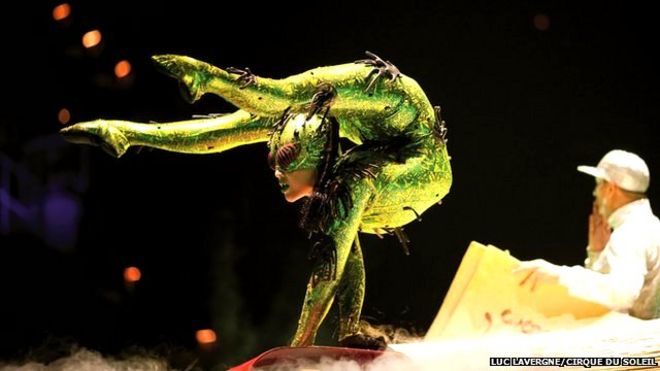 На шоу Майкла Джексона в Cirque du Soleil представлено несколько сотен светодиодных светильников, некоторые из которых встроены в костюмы