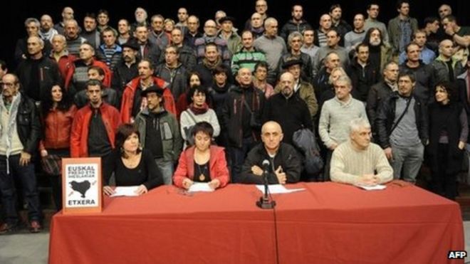 Около 70 бывших заключенных Эта собираются на пресс-конференцию в испанском баскском городе Дуранго