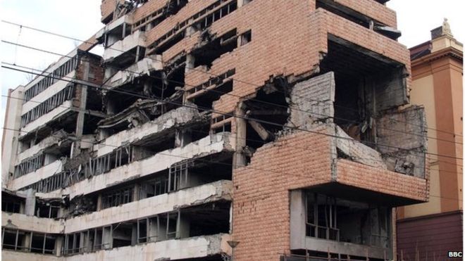 Правительственные здания бомбили НАТО в результате воздушных ударов по Белграду в 1999 году.