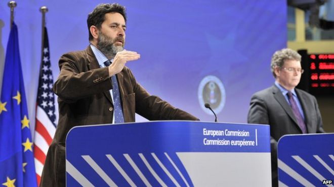 Главный переговорщик ЕС Игнасио Гарсия Берсеро (слева) и американский коллега Дэн Муллани в Брюсселе, 15 ноября 13