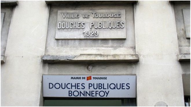 Общественные души 'Douche Publiques' во Франции