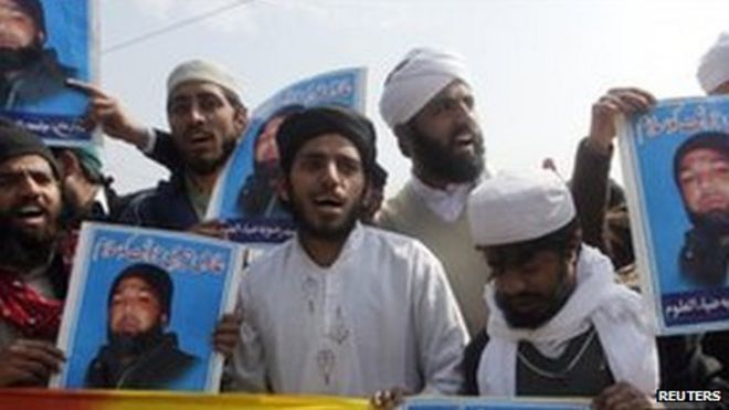 Протест бескомпромиссной исламской партии в поддержку убийцы губернатора Пенджаба Салмана Тасира