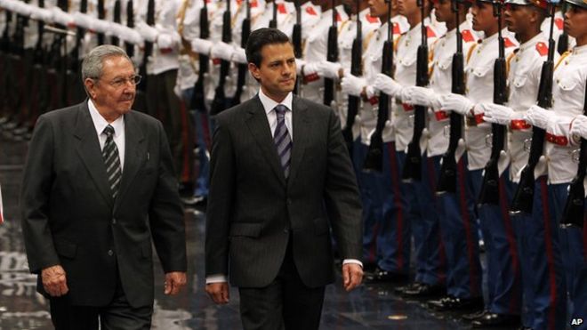 Президент Кубы Рауль Кастро (слева) принял президента Мексики Энрике Пена Ньето в Гаване