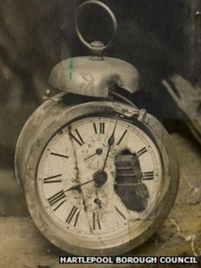 Останови будильник. Часы старые разрушенные. Будильник в прошлом. Старинный будильник. Старинные часы с ртутью.