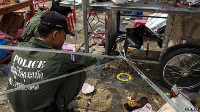 Полиция обыскивает район нападения с применением оружия и бомб в Као Саминге