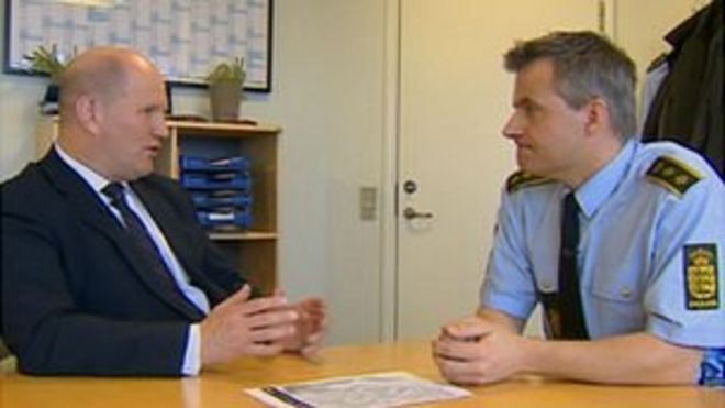 Майк Бартон беседует с начальником полиции Копенгагена