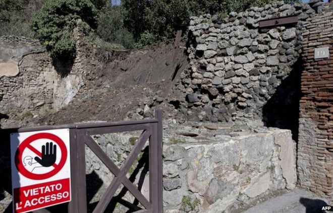 Поврежденная стена в Помпеях (3 марта 2014 г.)