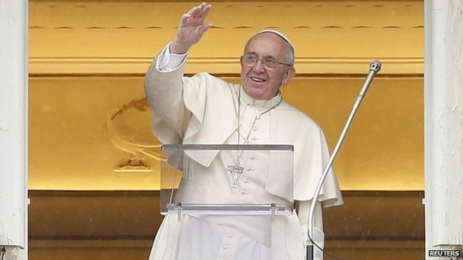 Папа Франциск ведет свою воскресную молитву Ангелу на площади Святого Петра в Ватикане 2 марта 2014 года