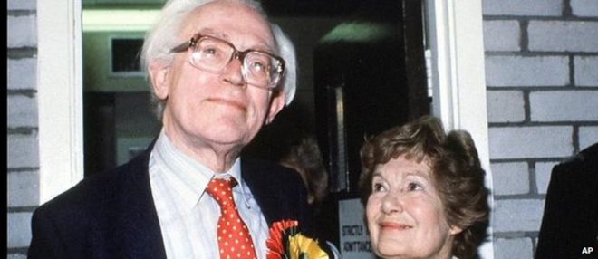 Затем лидер лейбористов Майкл Фут с женой Джилл во время избирательной кампании 1983 года