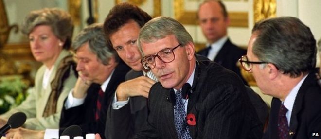 Джон Мейджер принимает гостей и Жака Делора на встрече в Лондоне в 1992 году