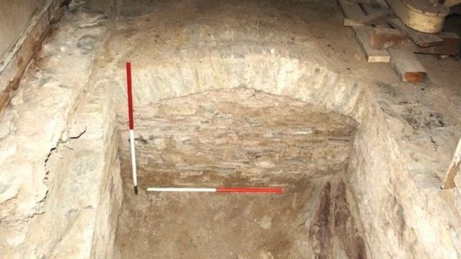 Средневековая арка обнаружена в замке Кардиган
