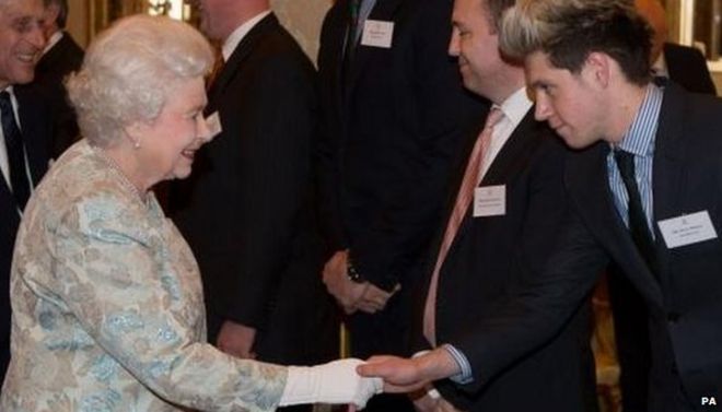 Королева встречает Найла Хорана из One Direction