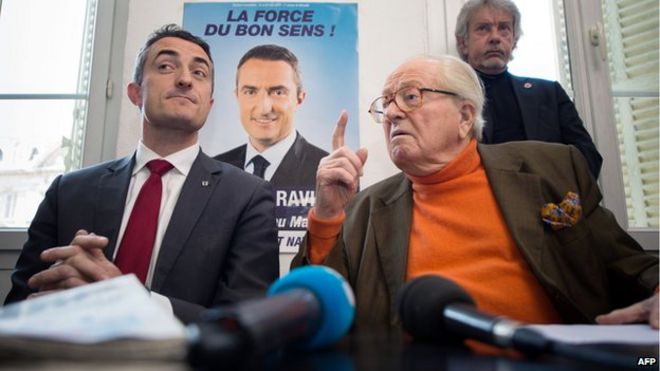 Кандидат в мэры Марселя Ф.Н. Стефан Равьер (слева) и основатель партии Жан-Мари Ле Пен