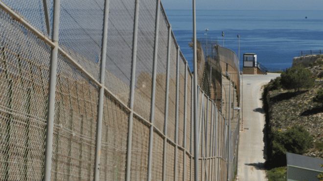 Пограничный забор Испании с Марокко в Мелилье