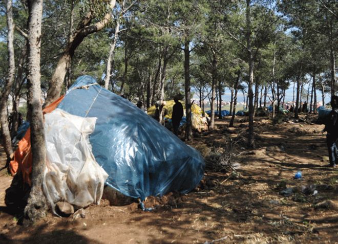 Лагерь мигрантов на холме с видом на Мелилью