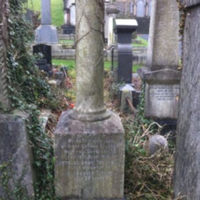 Могила Гертруды Тейлор на Белфастском городском кладбище