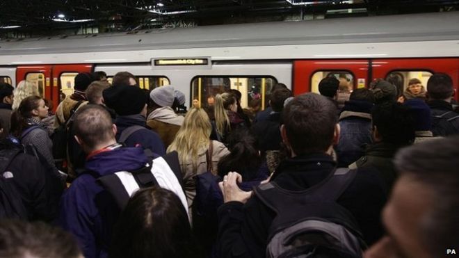 Пассажиры во время забастовки Tube