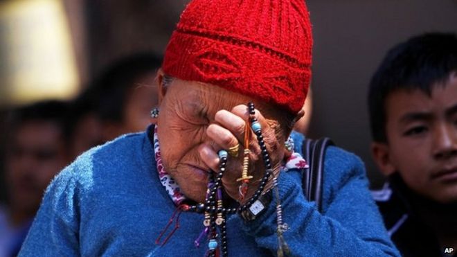 Мать Анг Кадзи Шерпа, один из местных гидов, погибших в лавине на Эвересте - 19 апреля 2014 г.